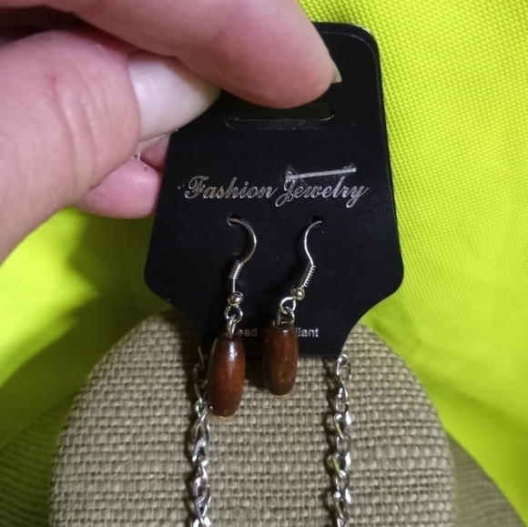 Silvertone owl wood beads feather necklace Earring set brown - Picture 6 of 7